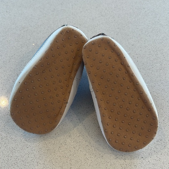 Old Navy Toddler Brown Shoes Size 6-12M - Picture 4 of 5